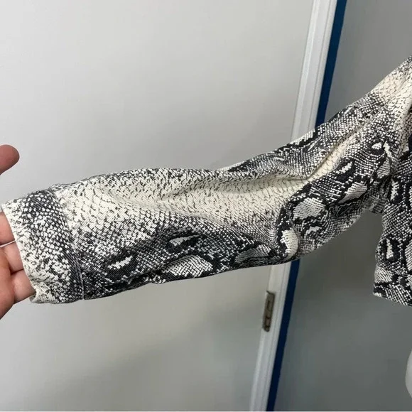 Noble U Snake Print Cropped Denim Jacket size Small - Picture 4 of 11